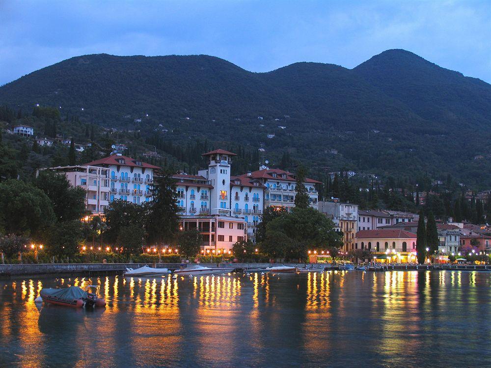 Hotel Savoy Palace Гардоне Ривьера Экстерьер фото