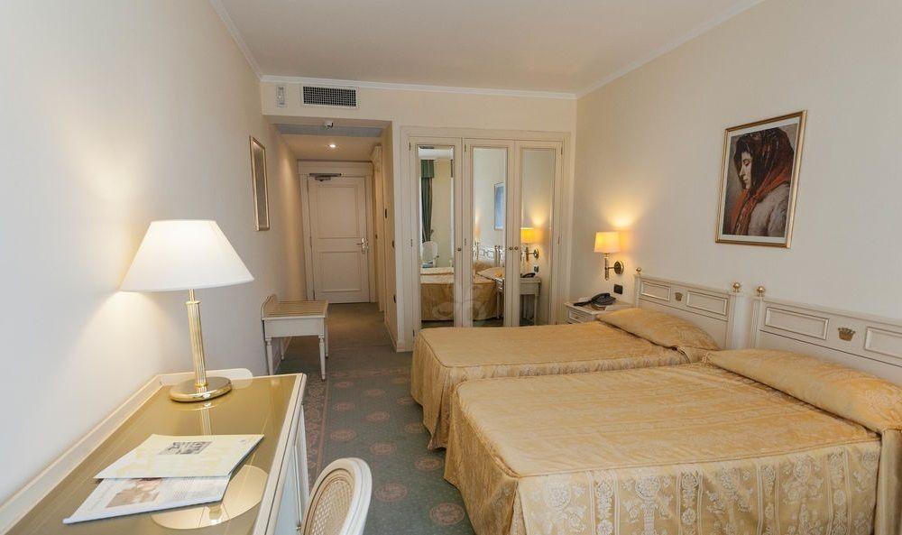 Hotel Savoy Palace Гардоне Ривьера Экстерьер фото