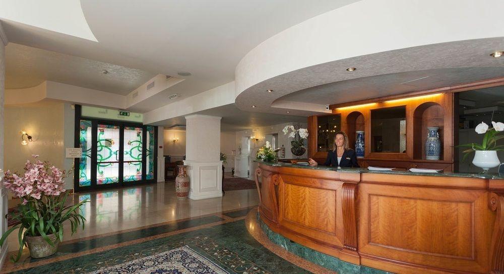 Hotel Savoy Palace Гардоне Ривьера Экстерьер фото