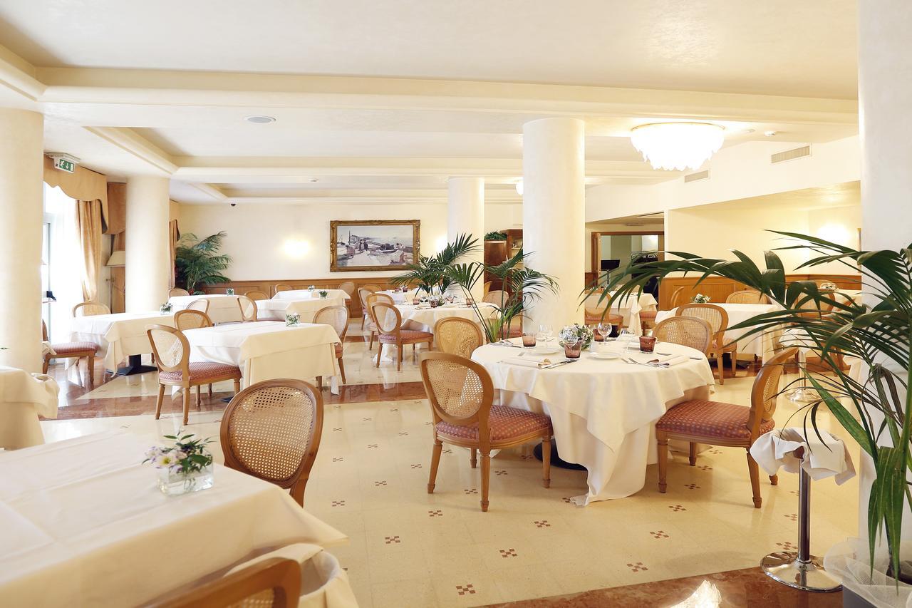 Hotel Savoy Palace Гардоне Ривьера Экстерьер фото