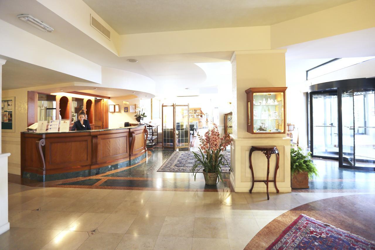 Hotel Savoy Palace Гардоне Ривьера Экстерьер фото