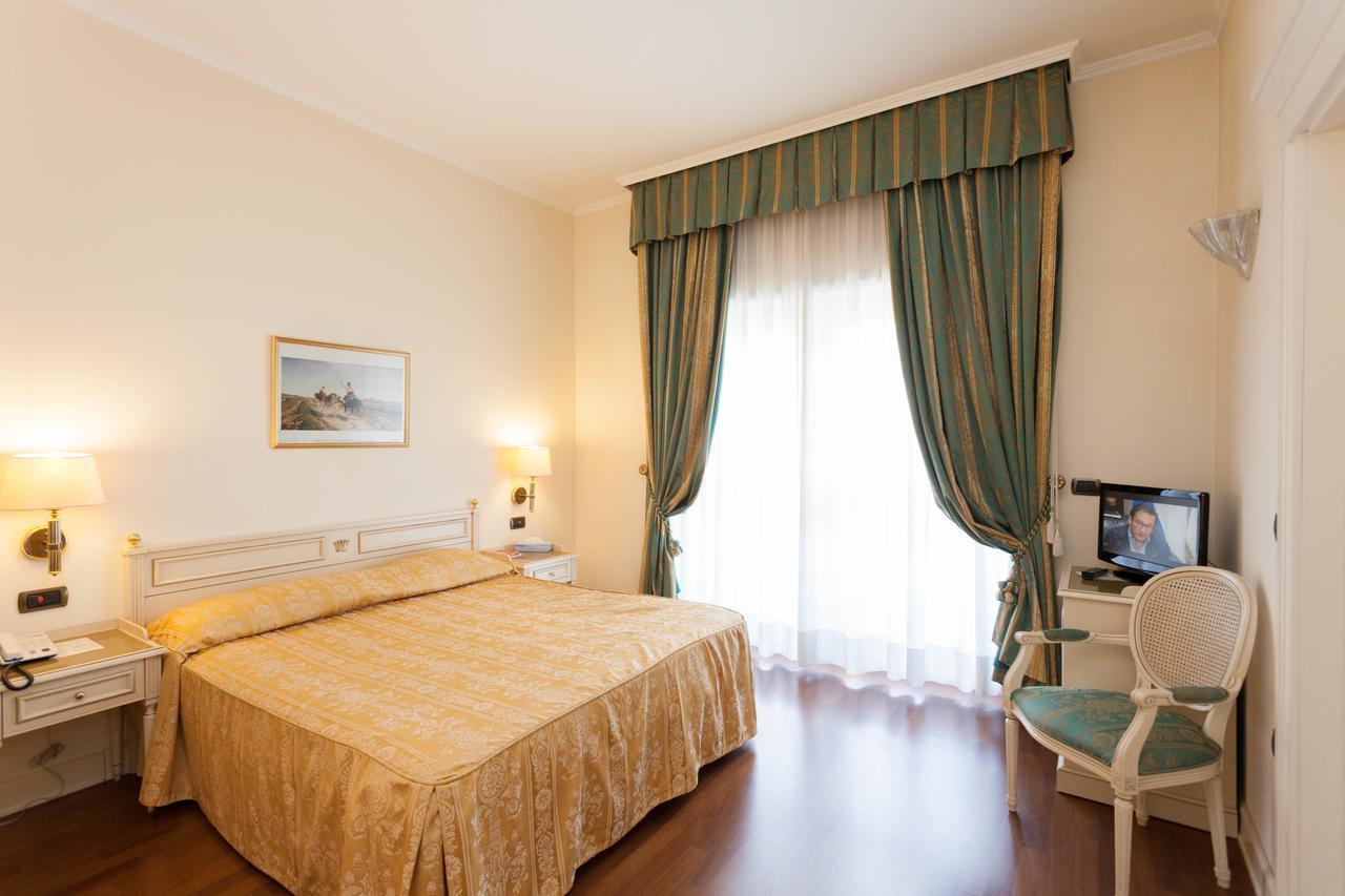Hotel Savoy Palace Гардоне Ривьера Экстерьер фото