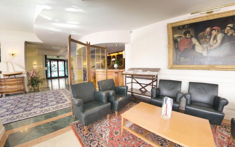 Hotel Savoy Palace Гардоне Ривьера Экстерьер фото