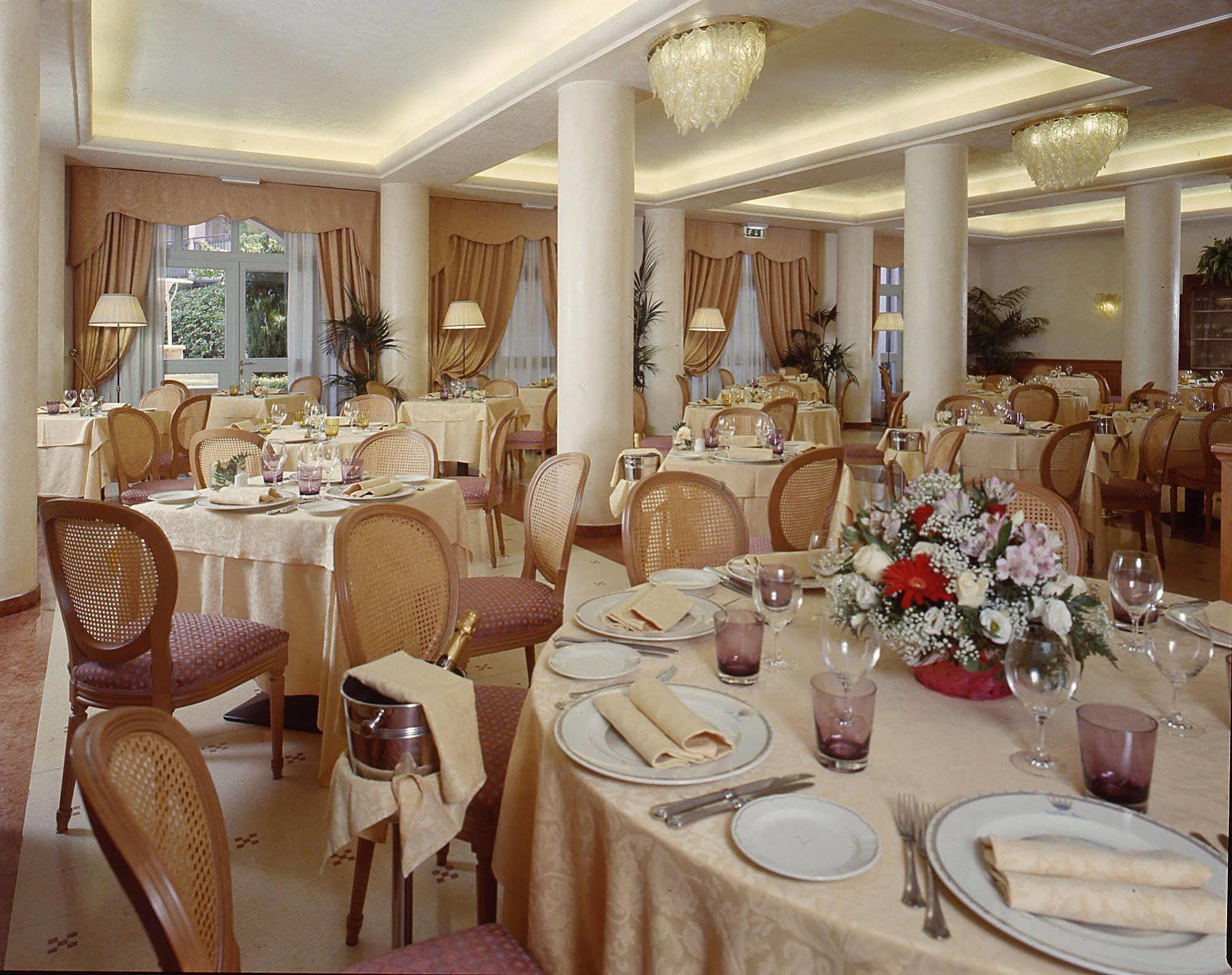 Hotel Savoy Palace Гардоне Ривьера Экстерьер фото